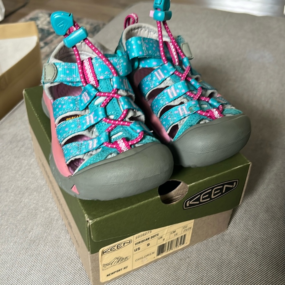 KEEN washable sandals with adjustable strap teal and pink